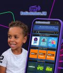Zoontje luistert naar kinderzenders en sprookjesmuziek via de smartphone op Radiozenders.FM